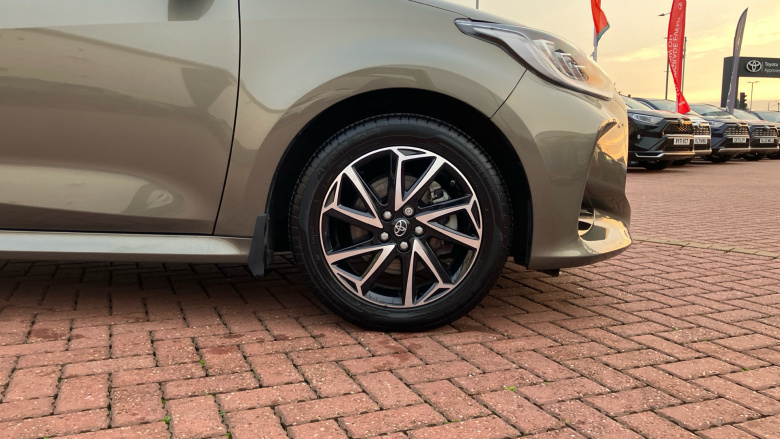 Toyota Yaris 1.5 Hybrid Design 5dr CVT Hybrid Hatchback